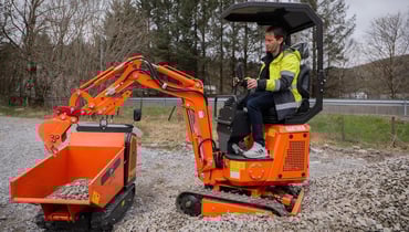 Dette er Norges minste gravemaskin